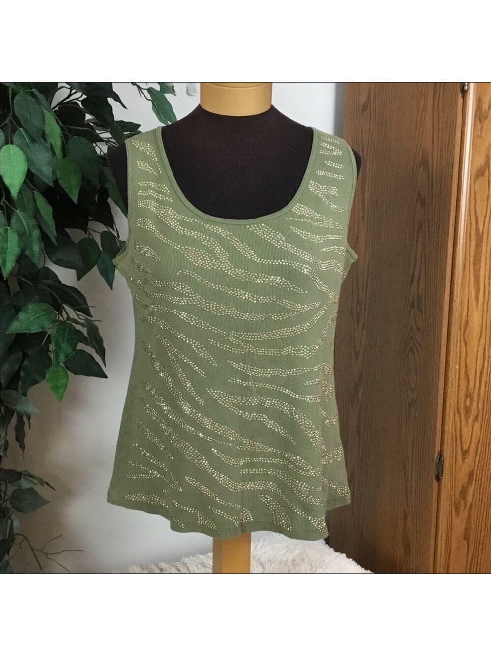 Style and Co. tank top Womans large olive with silver embellishments rib…